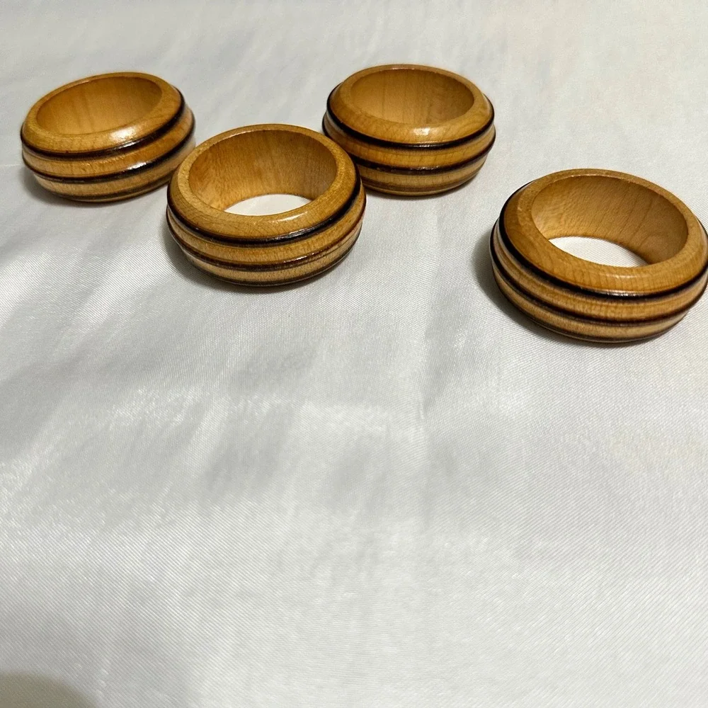 Unbranded Wooden Napkin Rings Set of 4 Brown Excellent Ribbed Striped Rustic